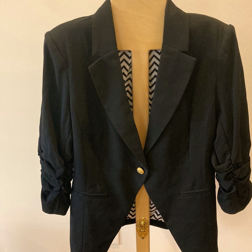 Black 3/4 ruching sleeve jacket M